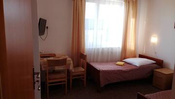 Фото номера Стандартный двухместный номер с 2 двуспальными кроватями Отель Hotel Eden г. Жешув 5