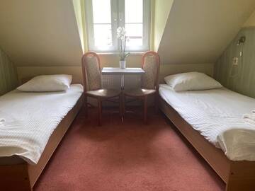 Фото номера Двухместный номер с 2 отдельными кроватями Отель Hotel Pod Ratuszem г. Жешув 4