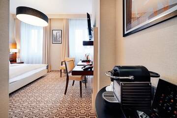 Фото номера Стандартный номер с кроватью размера &quot;king-size&quot; Отель B&amp;B HOTEL RZESZÓW CENTRUM г. Жешув 2