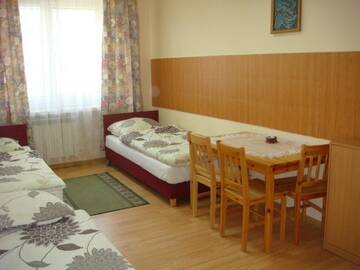 Фото номера Трехместный номер с общей ванной комнатой Хостелы Hostel Omega г. Жешув 4