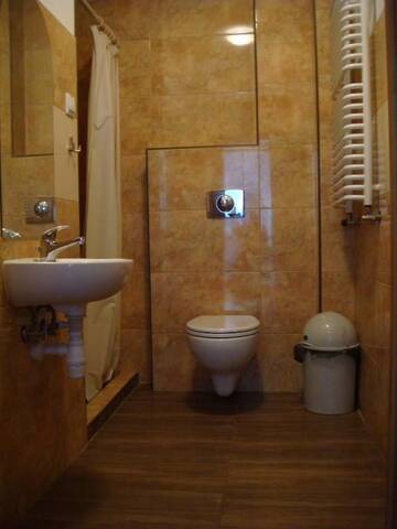 Фото номера Односпальная кровать в общем номере с 6 кроватями Хостелы Hostel Omega г. Жешув 6