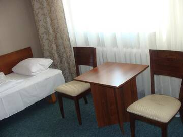Фото номера Трехместный номер Отель Hotel Polonia г. Жешув 3