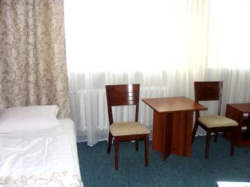 Фото номера Трехместный номер Отель Hotel Polonia г. Жешув 2