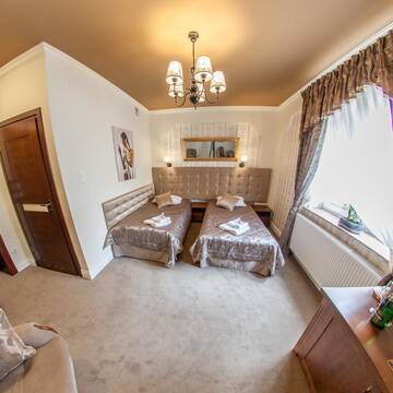 Фото номера Двухместный номер с 2 отдельными кроватями Отель Hotel Fryderyk г. Жешув 7
