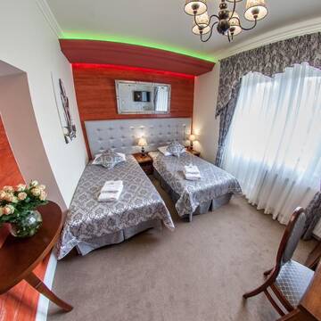 Фото номера Двухместный номер с 2 отдельными кроватями Отель Hotel Fryderyk г. Жешув 8