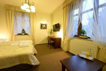 Фото номера Двухместный номер с 2 отдельными кроватями Отель Hotel Fryderyk г. Жешув 12