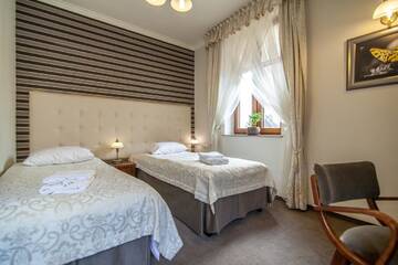 Фото номера Двухместный номер с 2 отдельными кроватями Отель Hotel Fryderyk г. Жешув 3