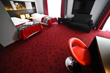 Фото номера Трехместный номер с балконом Отель Hotel Zimowit г. Жешув 2