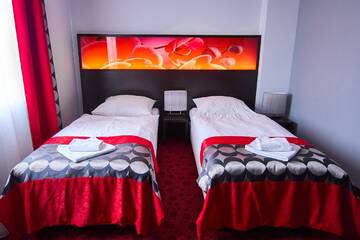 Фото номера Двухместный номер с 2 отдельными кроватями Отель Hotel Zimowit г. Жешув 2