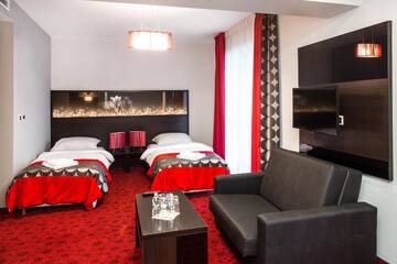 Фото номера Трехместный номер с балконом Отель Hotel Zimowit г. Жешув 4